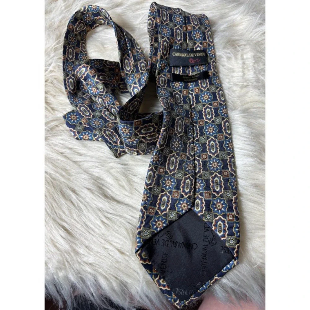 Carnaval De Venise crafted sophistication